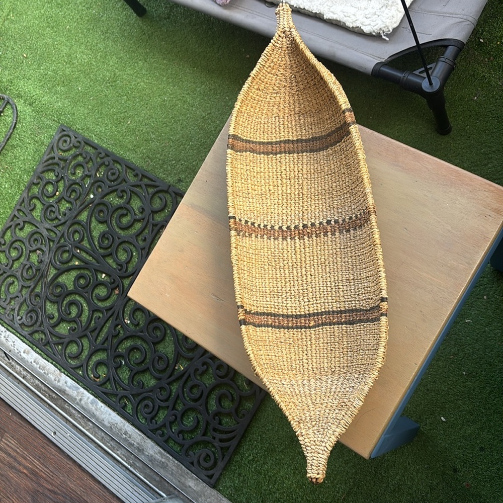 Vintage Ethiopian Gambela Canoe-Shaped Basket - Picture 4 of 6